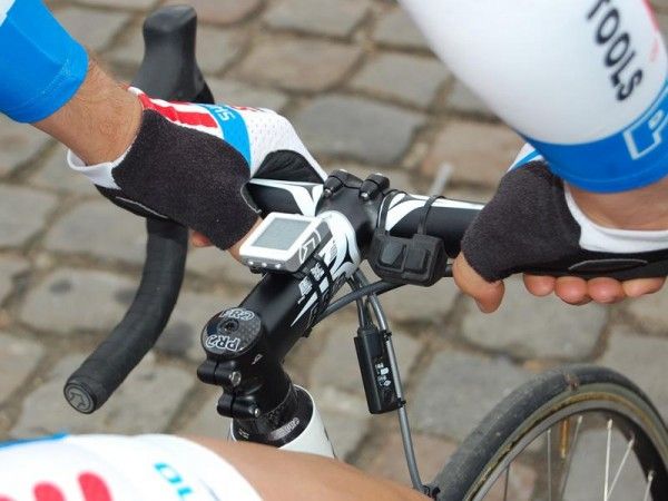 Shifting on the tops certainly doesn&rsquo;t get any easier than on this Skil-Shimano bike fitted with a supplemental set of shift buttons.