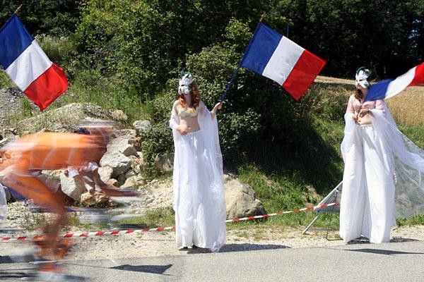 Flecha zooms by the French spectators, who are always willing to dress up and get picked out by the photographers.