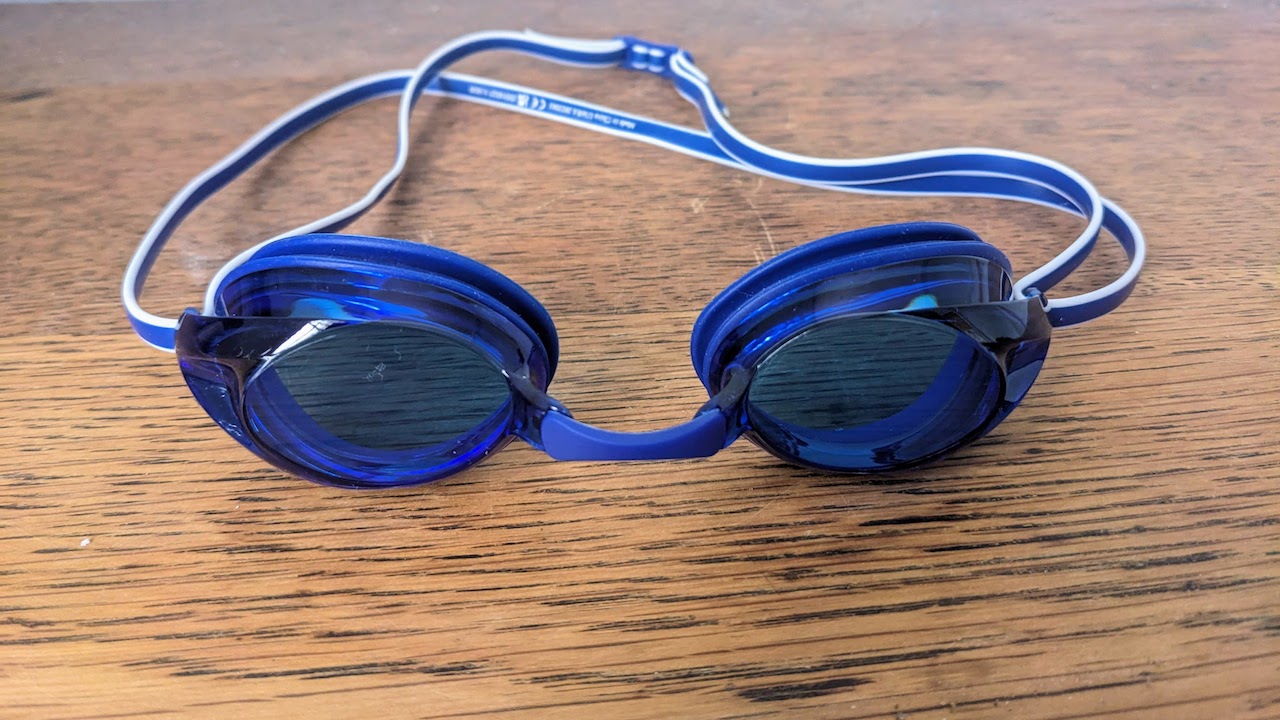 Amazon Basic goggles in blue