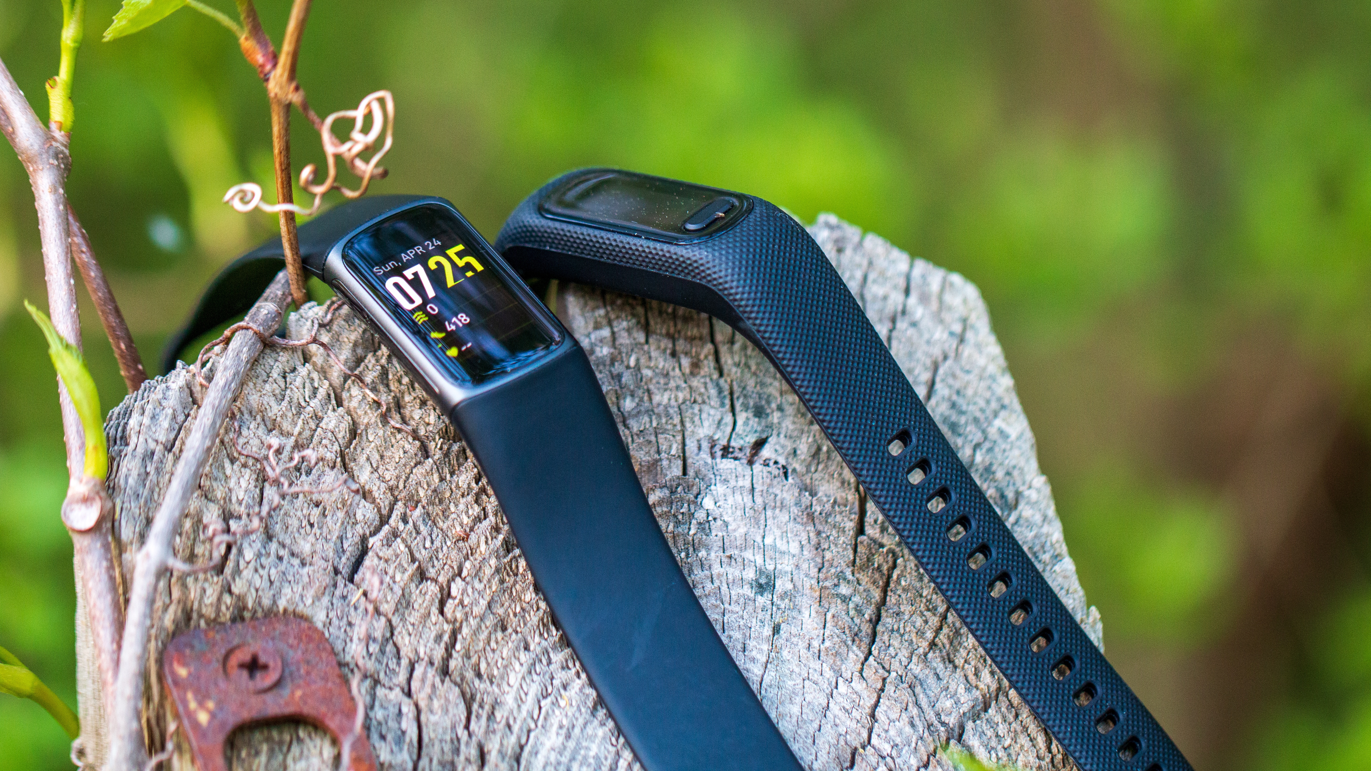 Tela Garmin Vivosmart 5 e Fitbit Charge 5 ativada