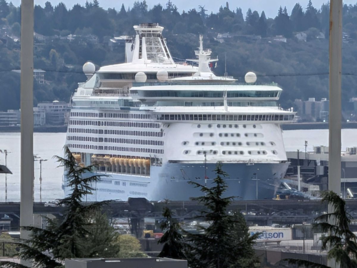 (30x) A cruise ship