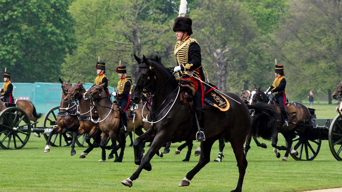 APOLOND-2019-036-0059-Queens-Birthday-Gun-Salute-PR-.jpg