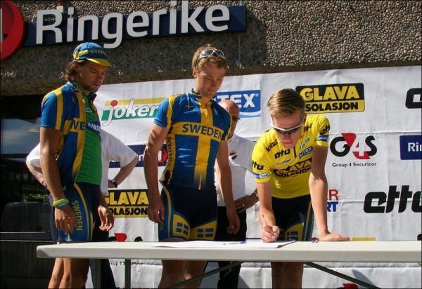 Alexander Wetterhall and his Swedish peeps sign on in Honefoss.