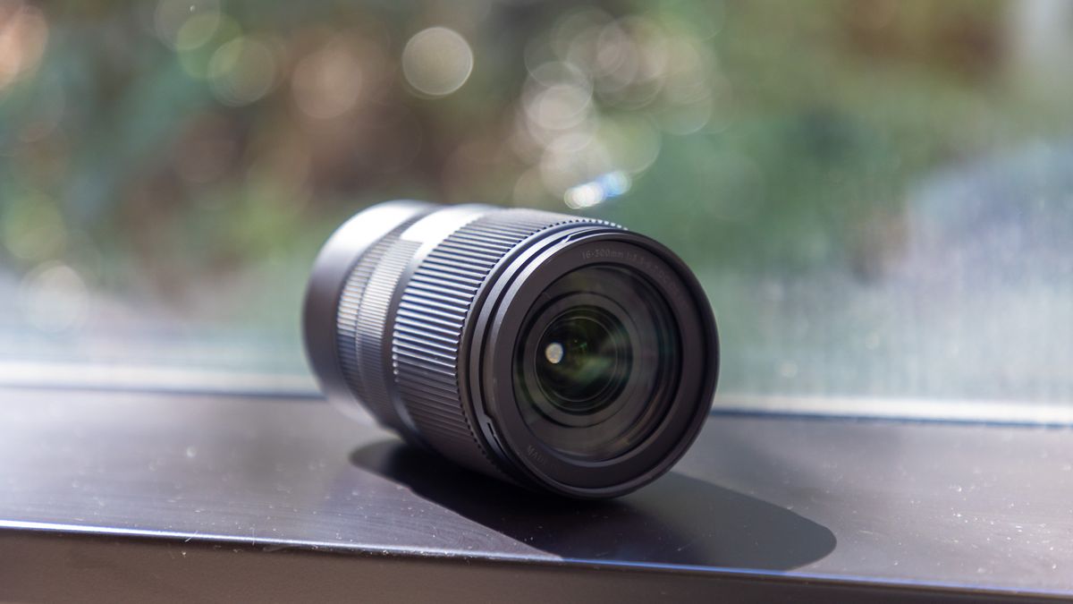 Sigma 16-300mm f3.5-6.7 | C