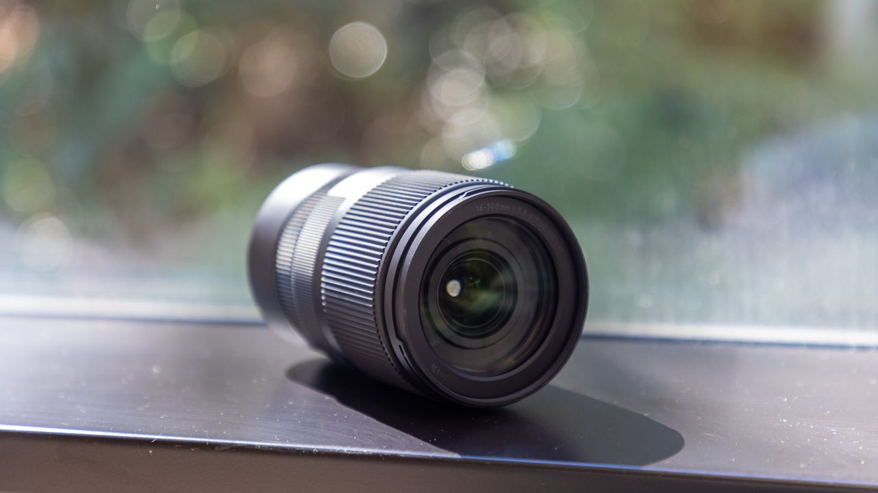 Sigma 16-300mm f3.5-6.7 | C