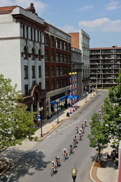 One of the women's groups rolls through downtown Altoona.
