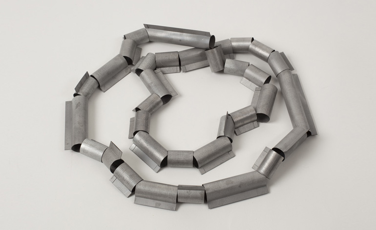 necklace in zinc-coated steel