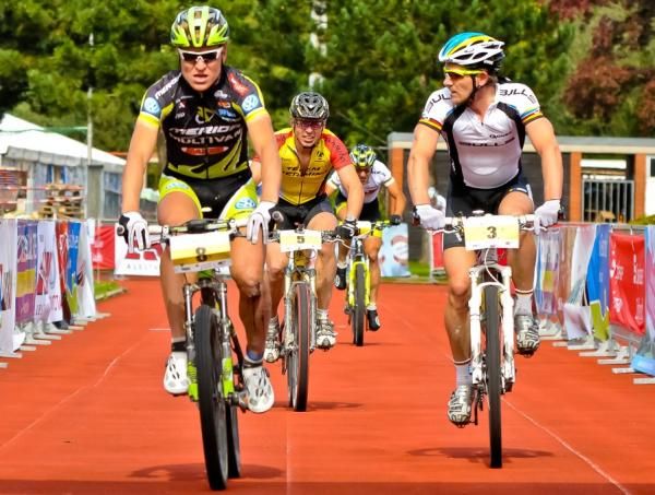 Overall winner Hannes Genze zips by Karl Platt in stage 2.