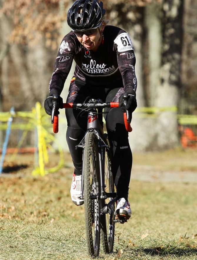 Laura Van Gilder (Van Dessel p/b Mellow Mushroom) started quickly in order to test her competitor&rsquo;s legs.
