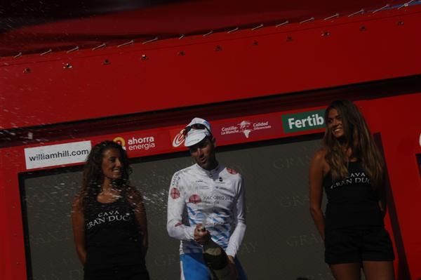 Gustavo C&eacute;sar (Xacobeo Galacia) gets set to pop the cork on his win