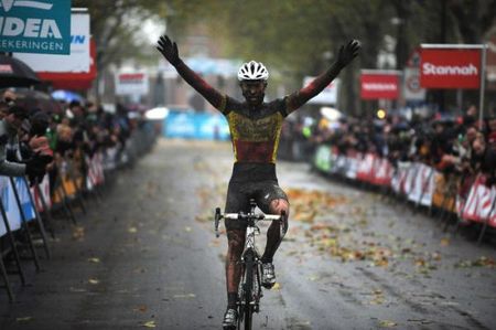 Belgian champion Sven Nys (Landbouwkrediet) celebrates his victory in the Jaarmarktcross.