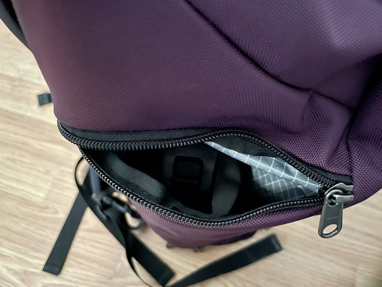 Tom Bihn Techonaut 30 Aubergine Side Pocket Bottle