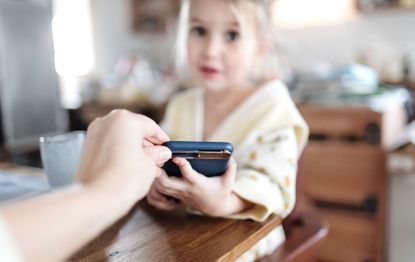 child with smartphone