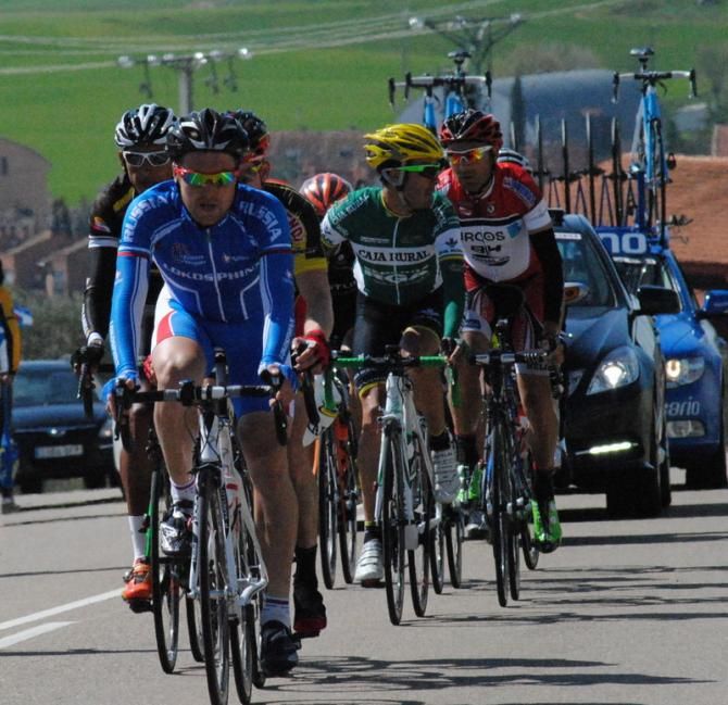 Sokolov pulling in the breakaway; Piedra and Due&ntilde;as appear too