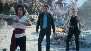 Liu Kang, Johnny Cage and Sonya Blade standing on beach in Mortal Kombat 2