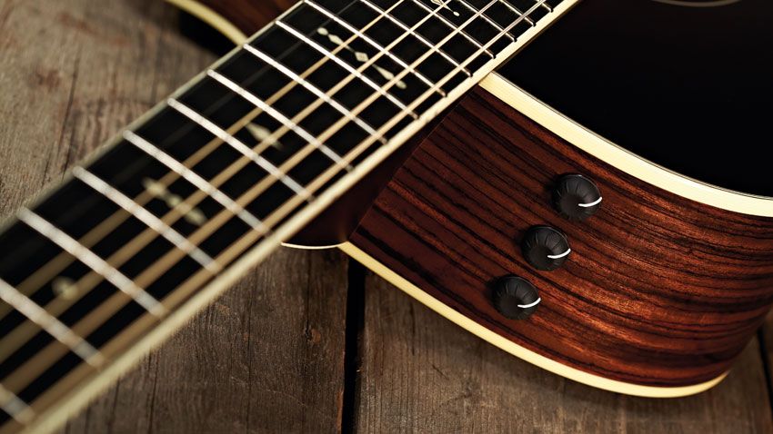 Taylor's trusty ES Expression System provides the 712ce's plugged-in sounds