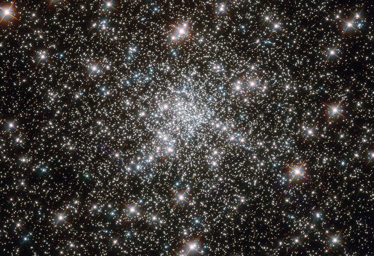 The longest-living stars in globular cluster NGC 6752 have low sodium in their composition, according to new research.