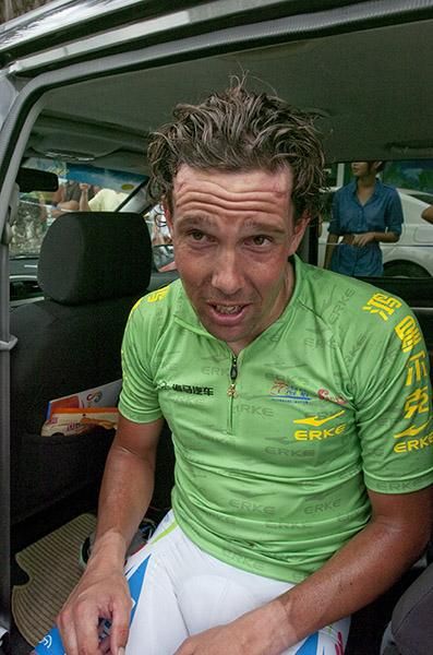 The race was thought to maybe split up today but Skil-Shimano made sure its sprinter Kenny Van Hummel would remain in the green jersey with a blistering stage win.