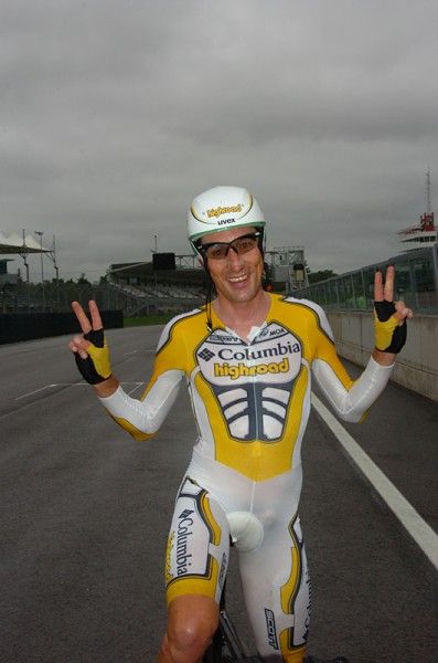 Marco Pinotti (Columbia-Highroad) celebrates after taking his fourth Italian TT title.