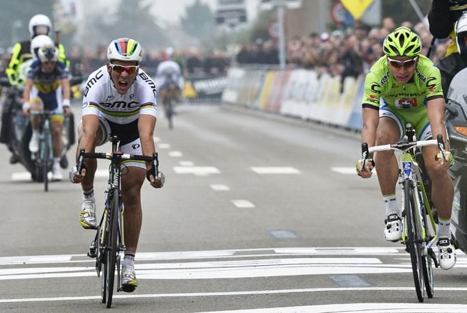 Peter Sagan (Cannondale) out sprints Philippe Gilbert (BMC)