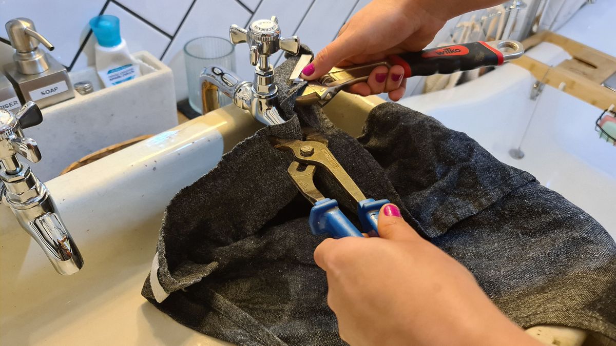 How to Fix a Dripping Tap Mixers, Pillar Taps and Leaky Spindles