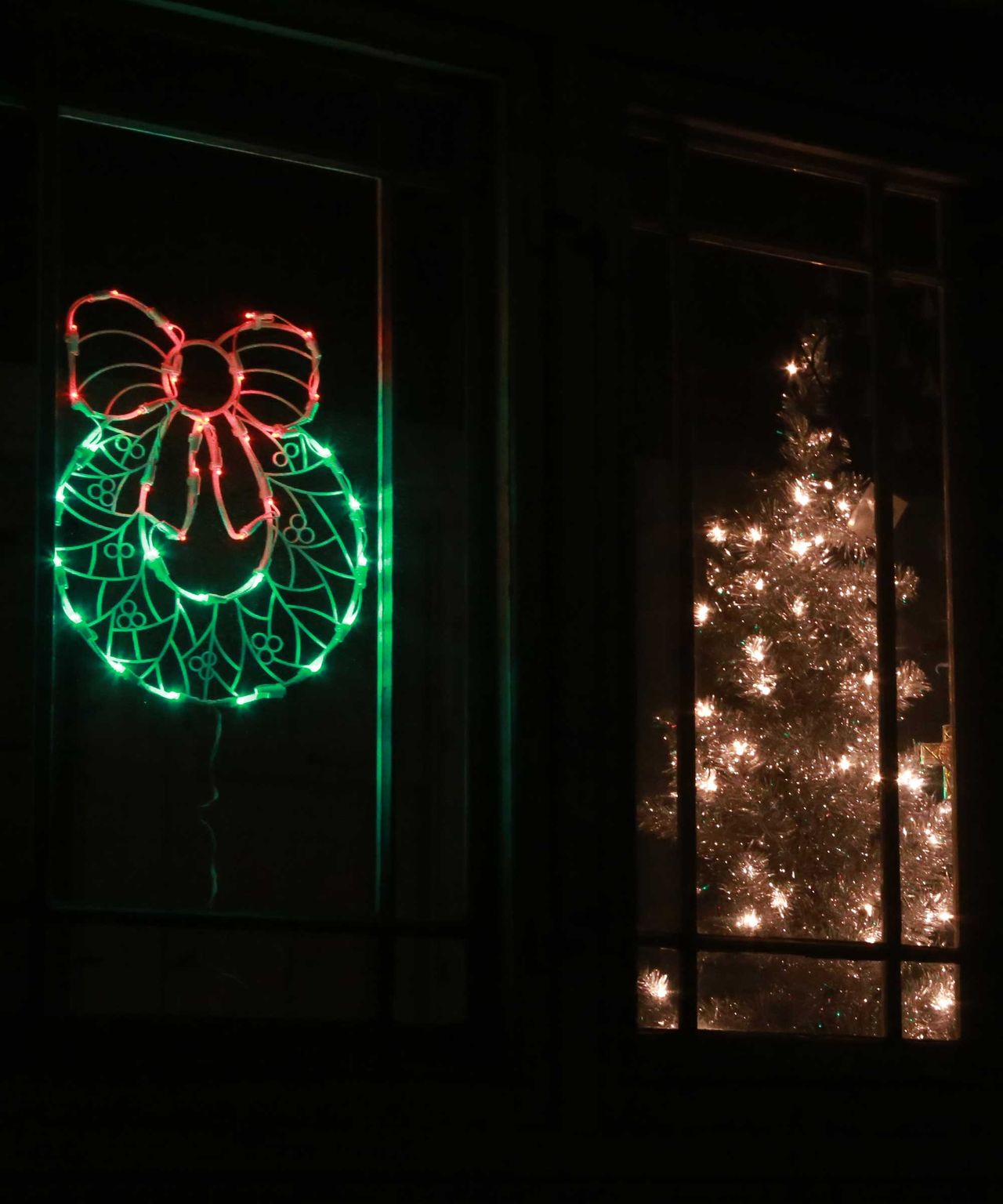 Christmas window lighting ideas 10 looks for a cozy glow Gardeningetc