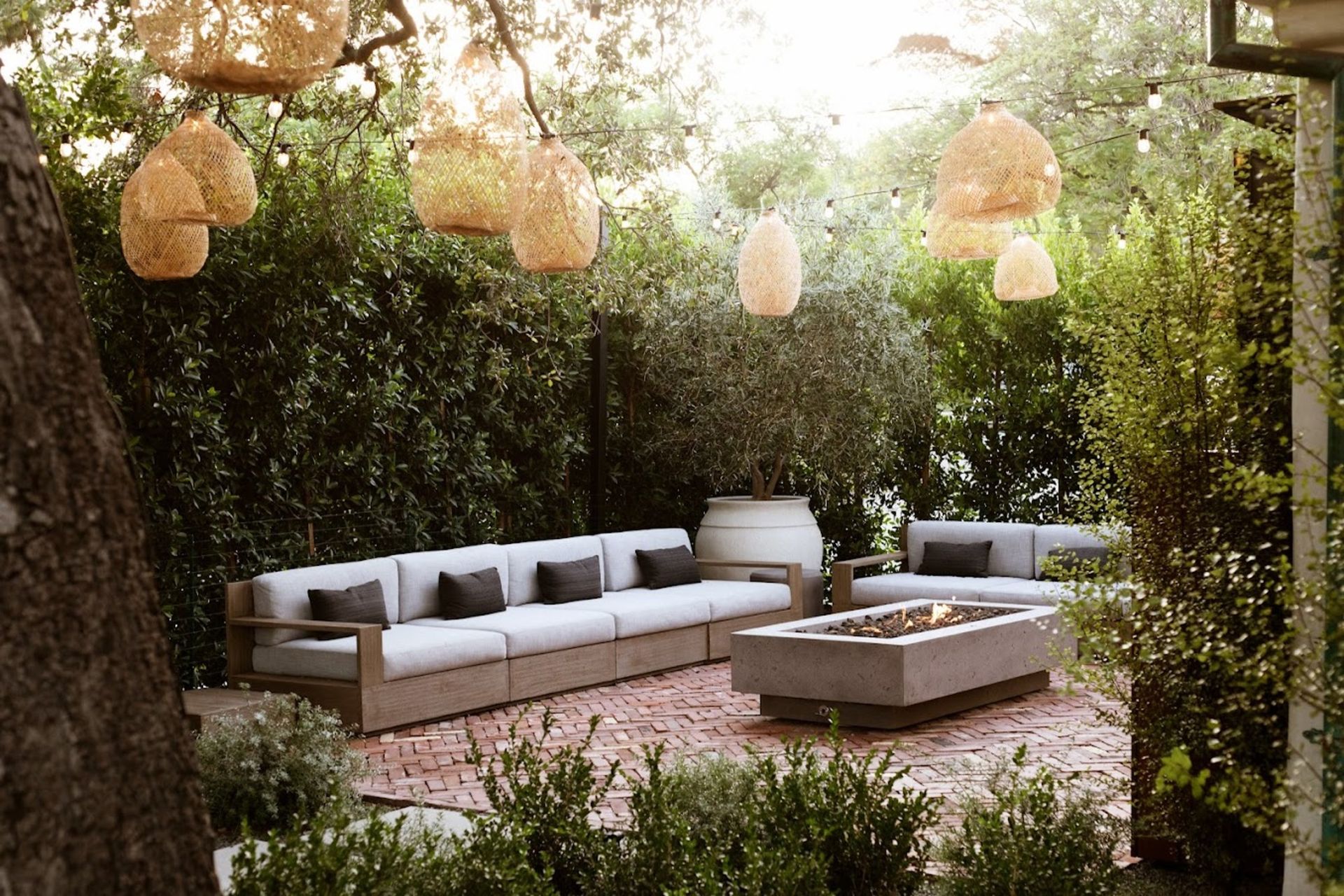 This design has convinced me that every backyard needs a string light ...
