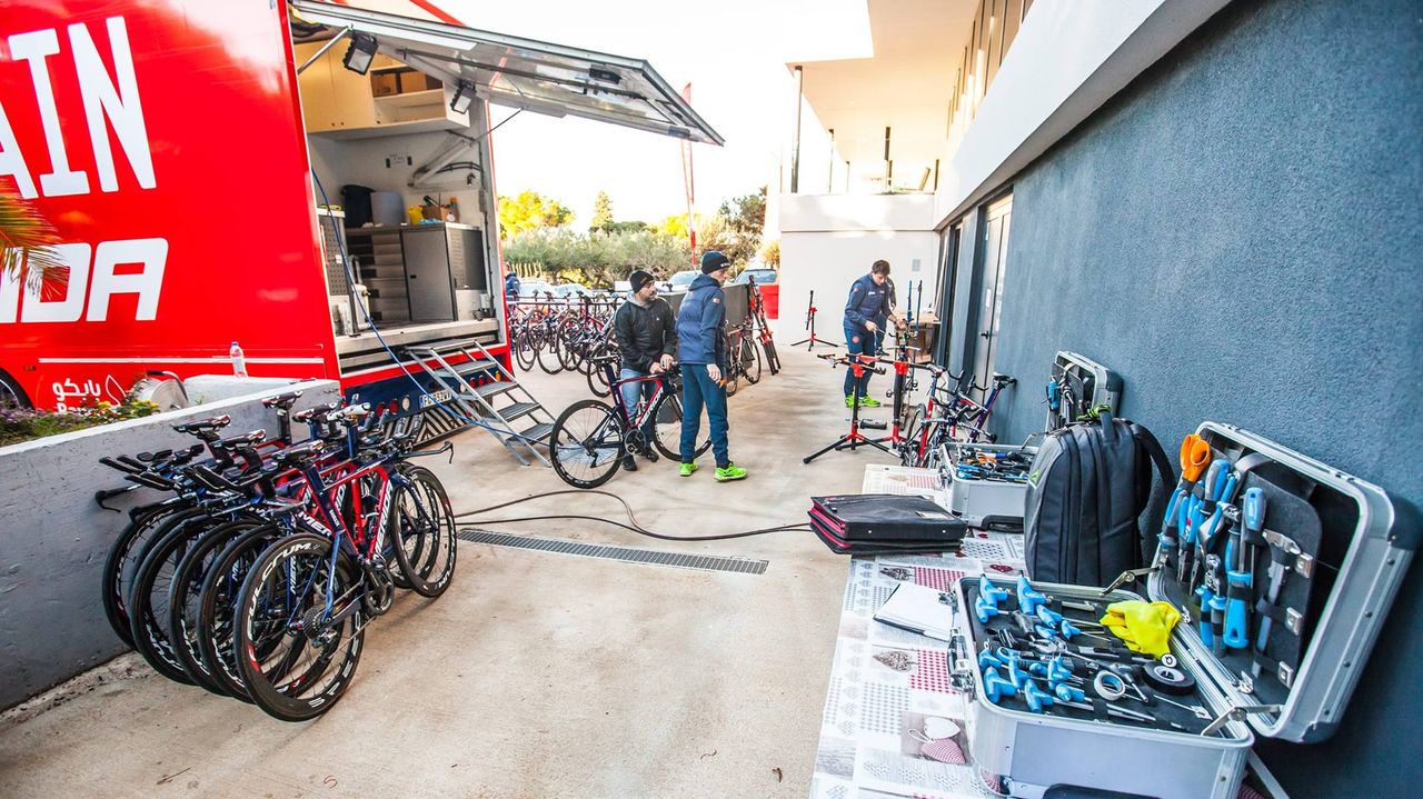 The mechanics check everything is in place for the riders