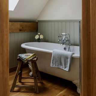bathroom with wooden floor and bathtub