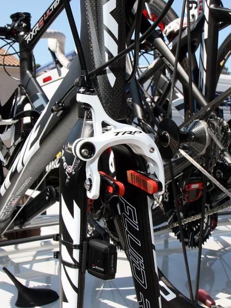 Saur-Sojasun is using TRP's revised R970SL magnesium dual-caliper brakes with a more conventional cam-type quick-release.