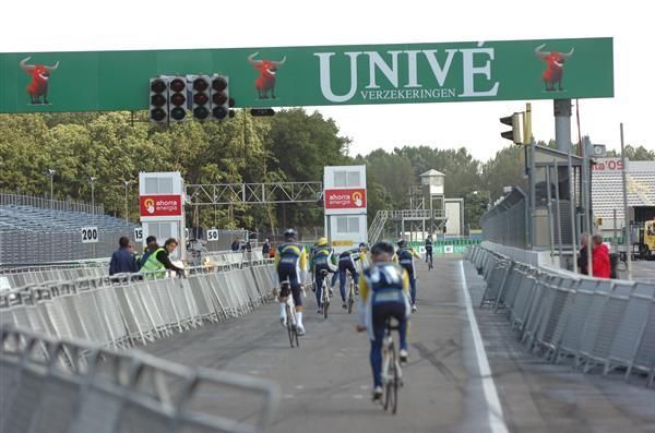 Vacansoleil scope out the finishing straight in Assen