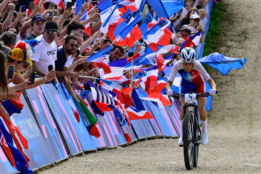 France's Pauline Ferrand Prevot competes in the women's cross-country mountain biking event during the Paris 2024 Olympic Games in Elancourt Hill venue in Elancourt, on July 28, 2024. (Photo by John MACDOUGALL / AFP)