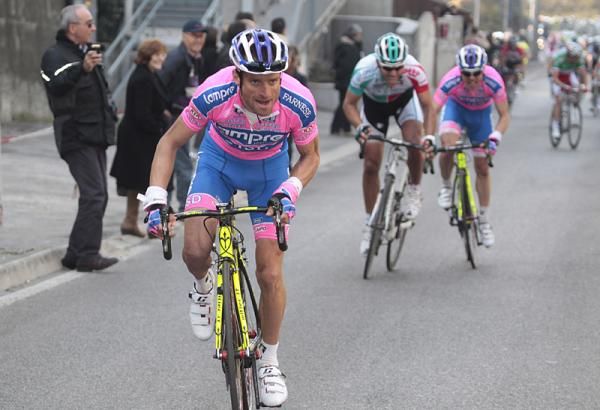 Michele Scarponi (Lampre - ISD) puts pressure on the rest