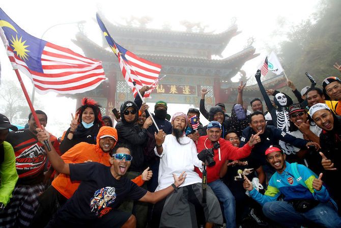 Tour de Langkawi fans get in on the action during stage 4