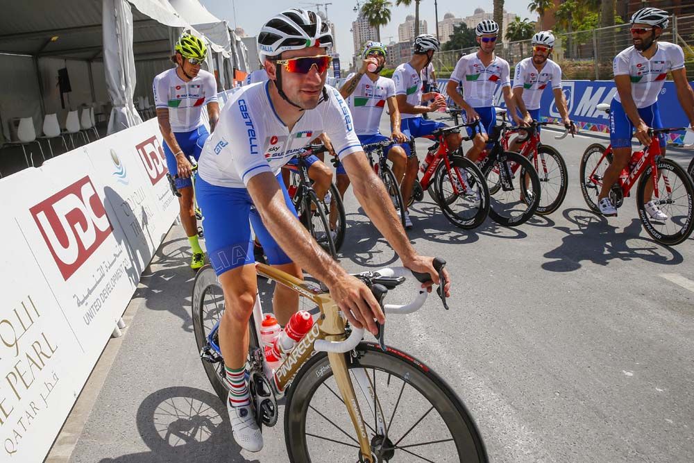 Elia Viviani shows of his special gold Pinarello