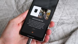 Showing the Hasselblad camera information on the screen of the OnePlus 13