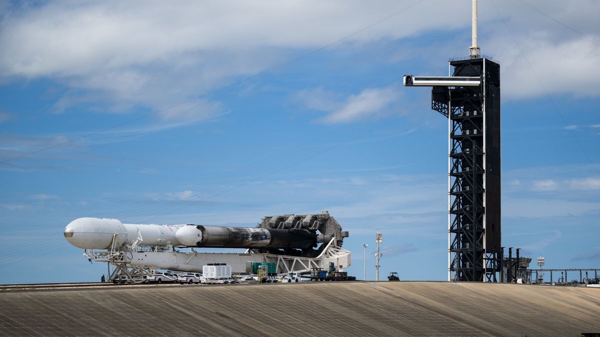 SpaceX rolls out Falcon Heavy rocket for Psyche asteroid mission launch ...