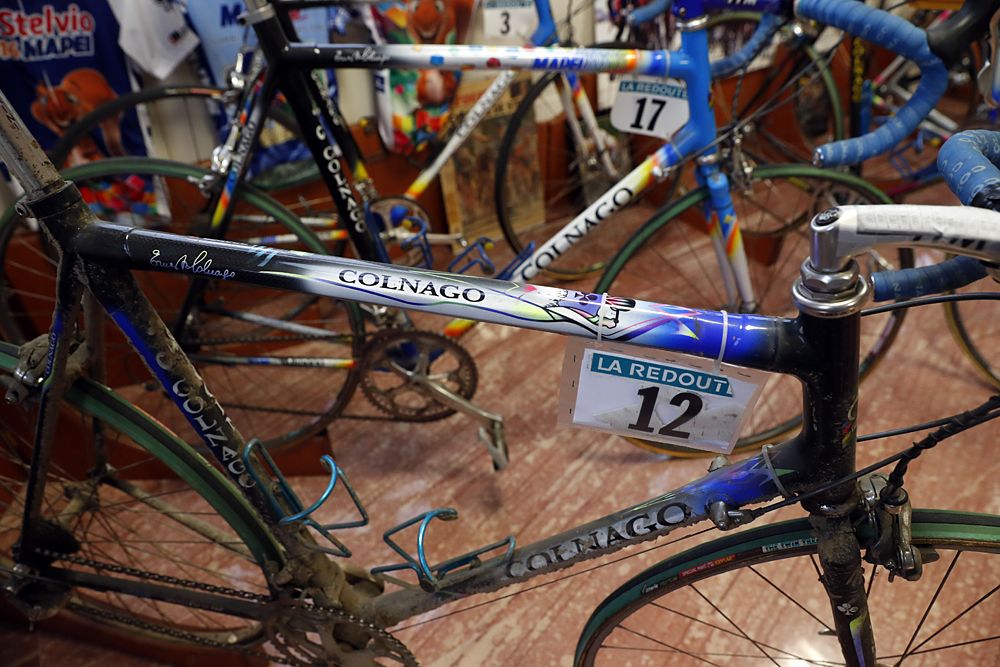 A classic paint job on Franco Ballerini's 1998 Paris-Roubaix Colnago C40