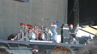 Vended perform at Knotfest