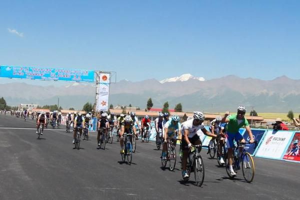 Boris Sshpilevskiy (Russia) takes the stage win in front of a nice back drop.