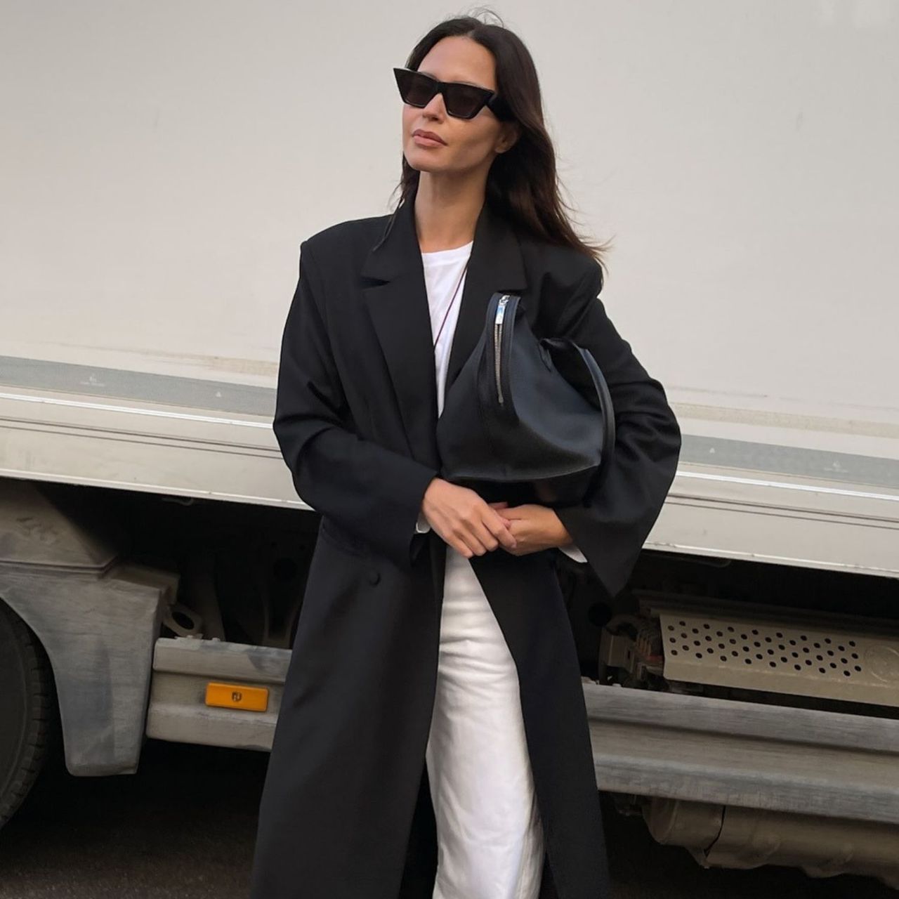 The New 2026 Sneaker Trends It Girls Are Wearing With Cigarette, Bootcut, and White Jeans