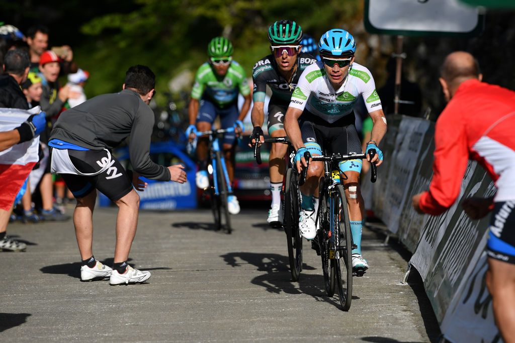 Miguel &Aacute;ngel L&oacute;pez (Astana) leads a chase group with Majka and Quintana behind