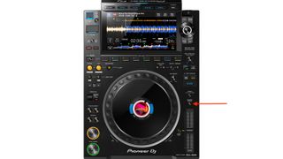 Pioneer CDJ 300 with a red arrow pointing at the master tempo button