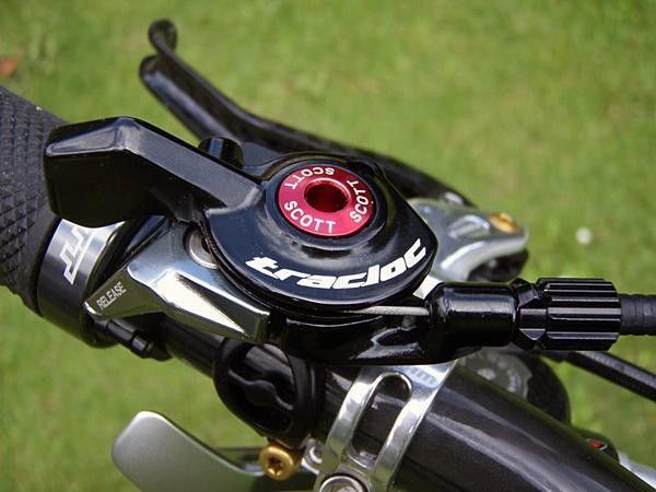 The handlebar-mounted remote