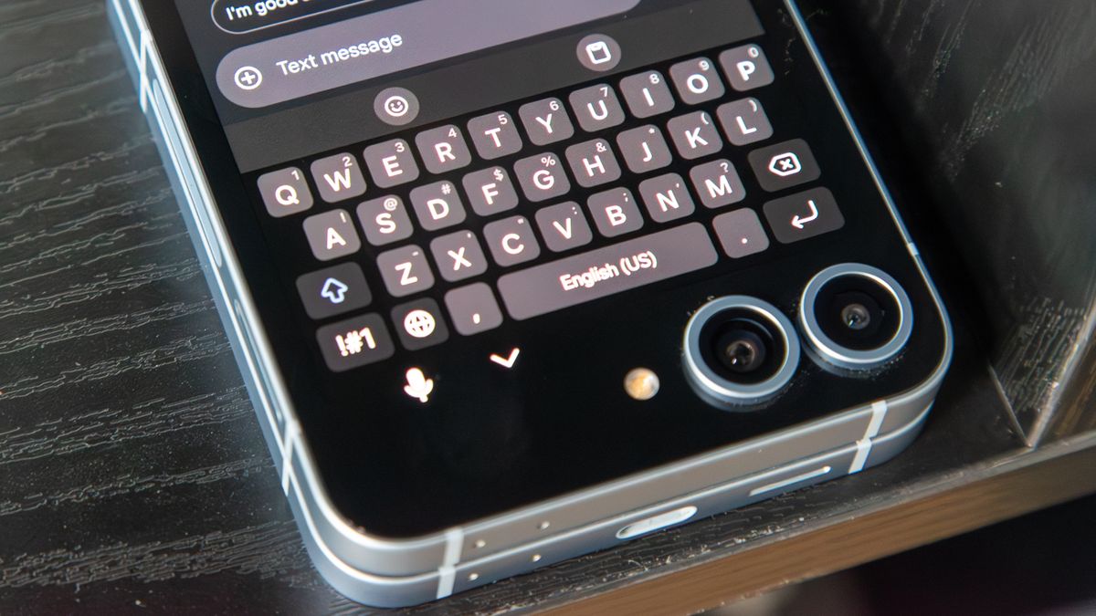 Samsung Keyboard on the Galaxy Z Flip 6 cover screen