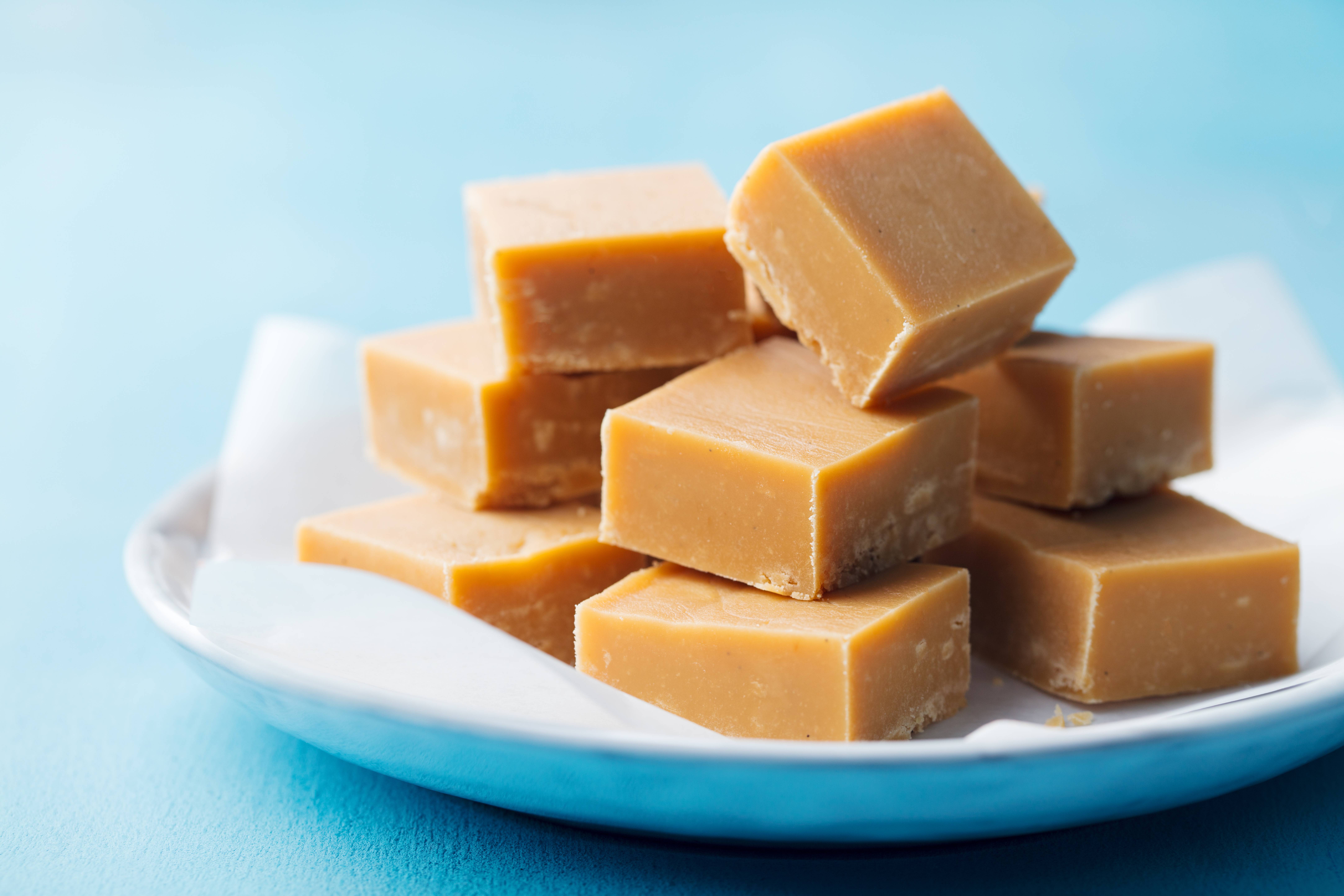 Five Minute Microwave Fudge Recipe (Video) - Life Should Cost Less