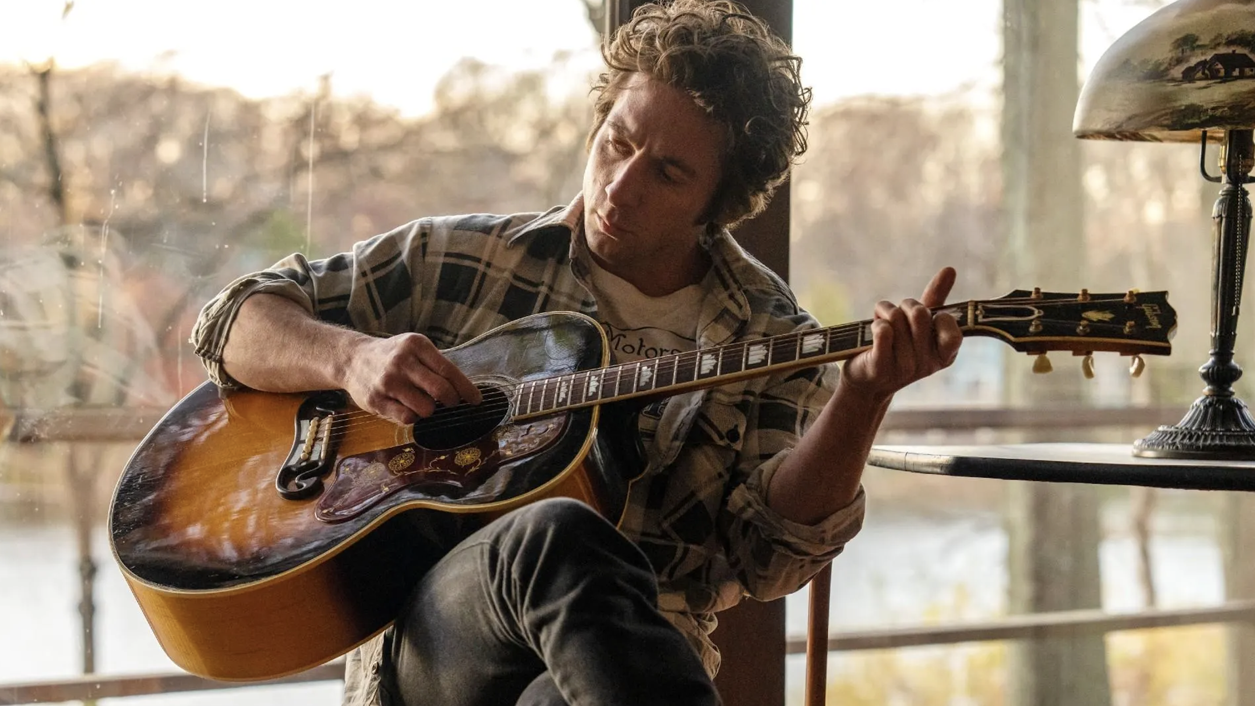 Jeremy Allen White plays early 80s vintage Bruce Springsteen in "Springsteen: Deliver Me From Nowhere"