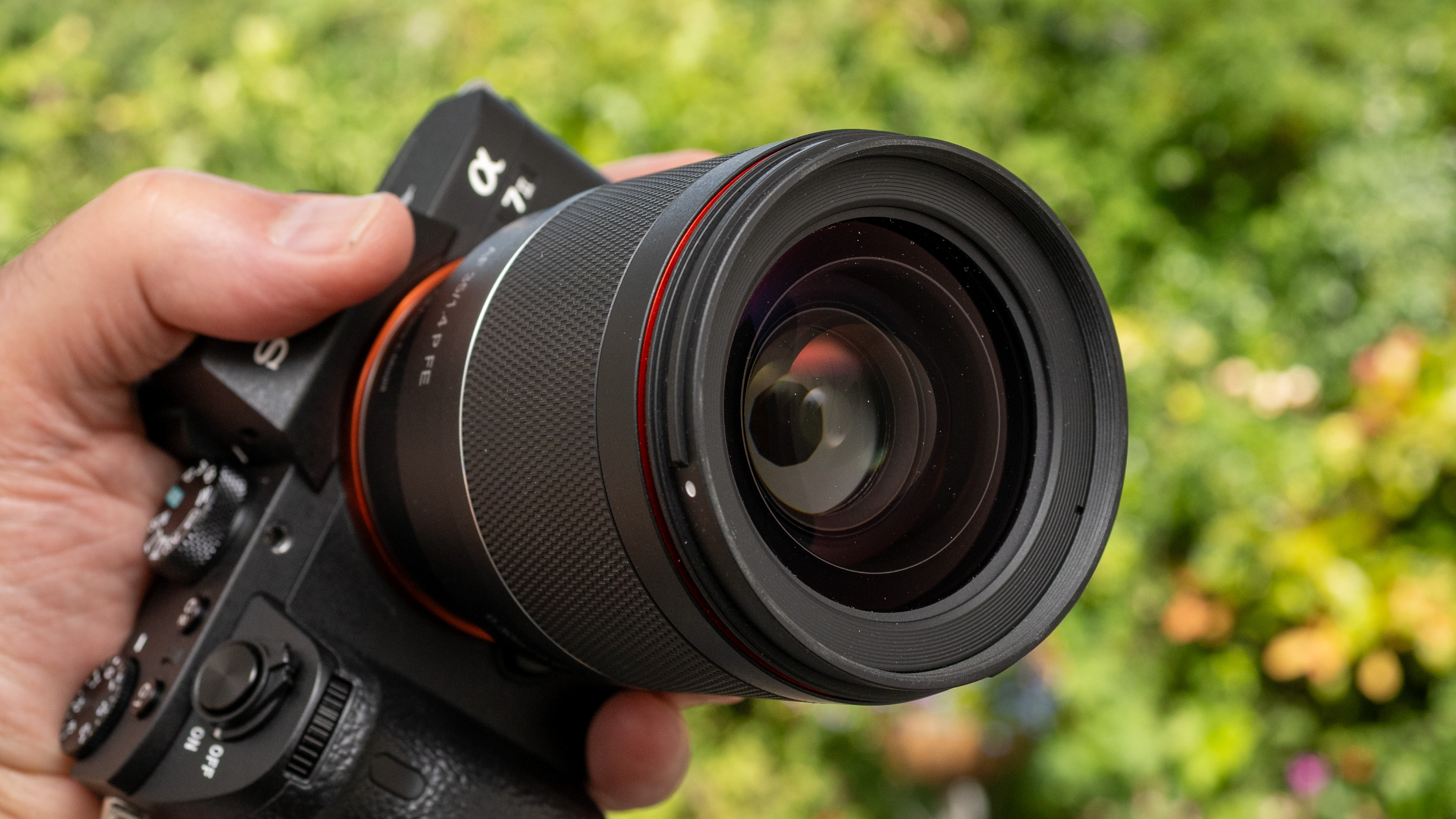 LK Samyang AF 35mm f/1.4 P FE product image held in hand