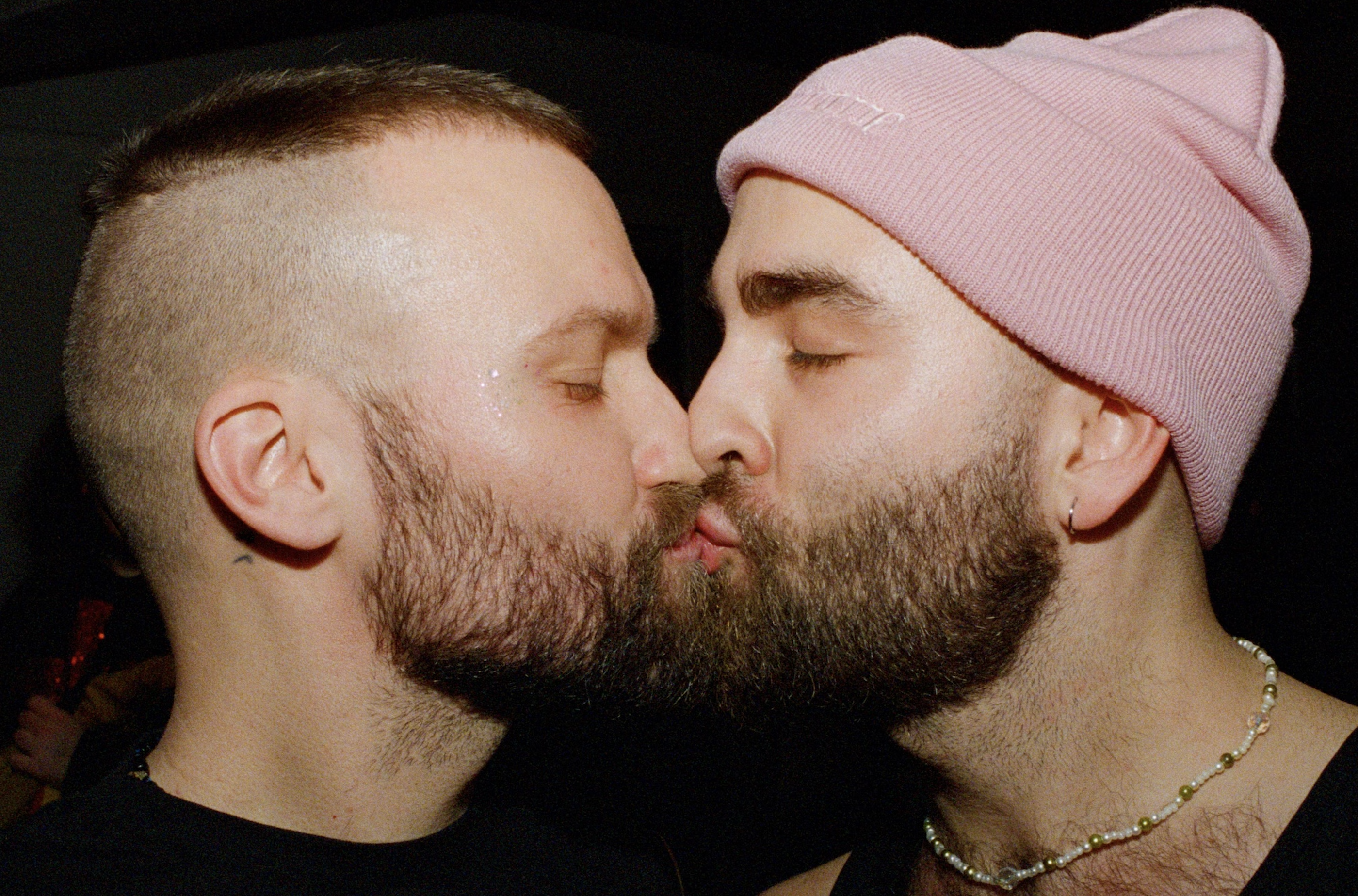 people kissing