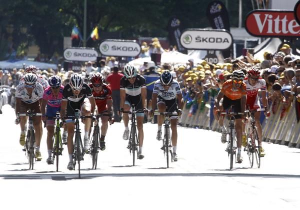 The main group of GC contenders arrived intact into Pinerolo.